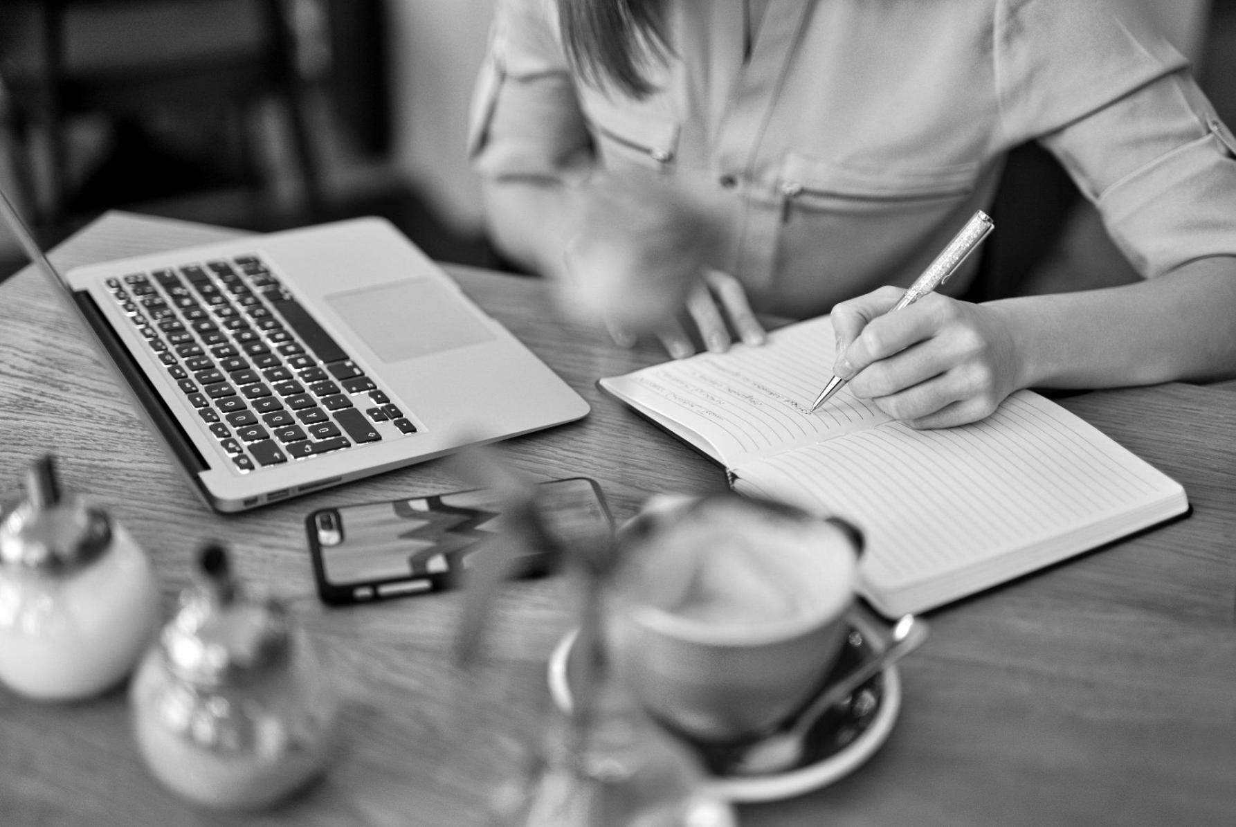 Ahorro con estructura: planificar metas financieras a corto y medio plazo
